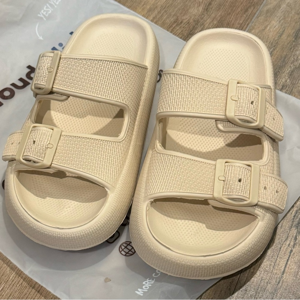 NWT The Cushion Sandals by Cloud Slides™ , Oat Latte
